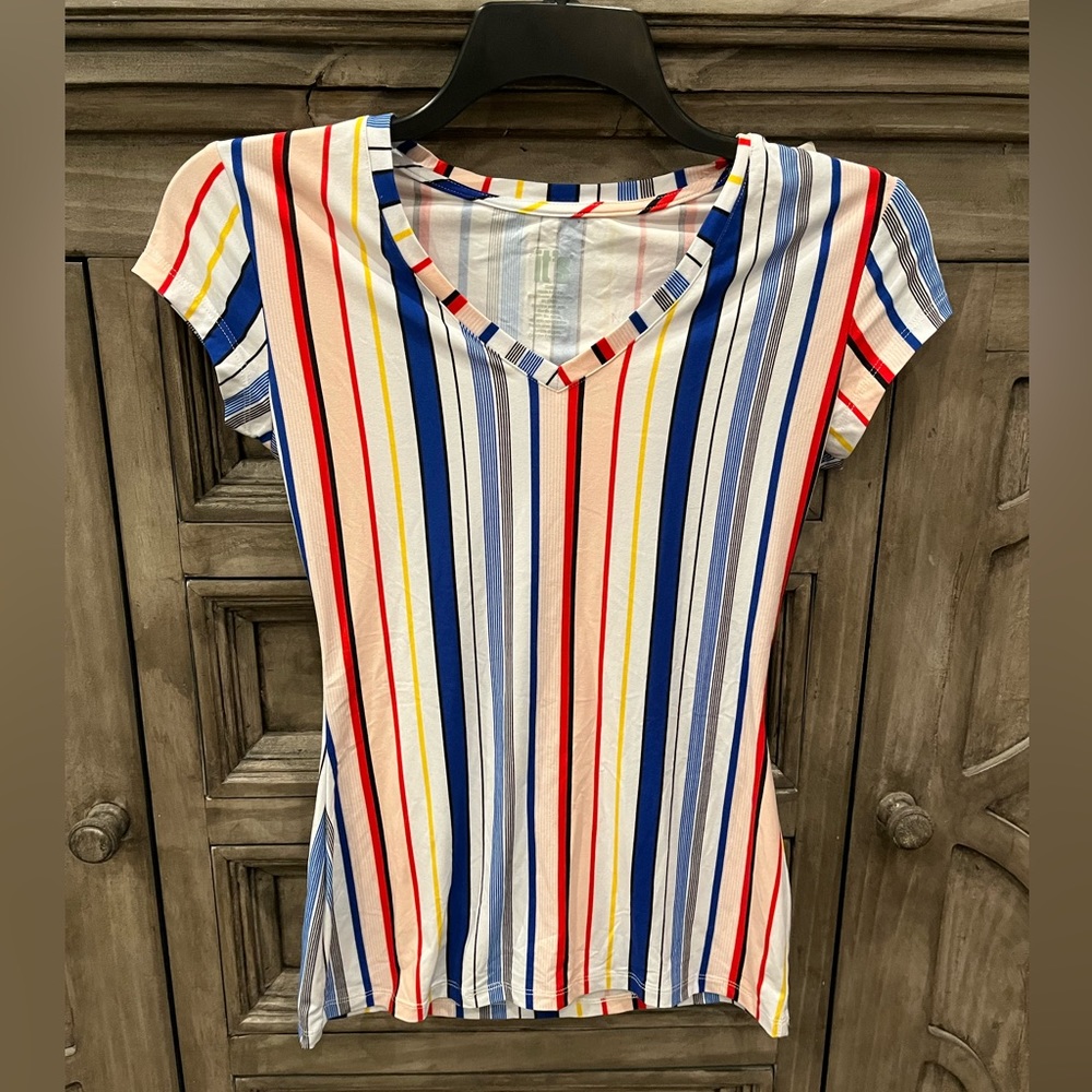 NWT Juniors IT’S FASHION Multicolored Vertical Stripe Blouse (Small)